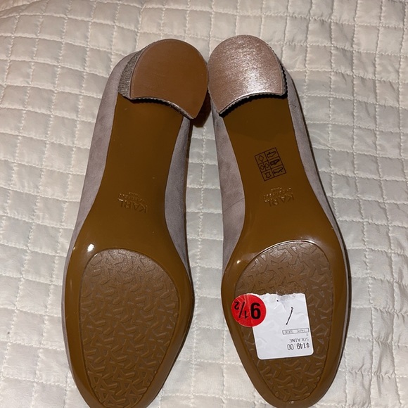 NIB- KARL LAGERFELD PARIS TAUPE LEATHER RHINESTONE BLOCK HEELS SZ 9.5 “Solaine” - Picture 7 of 11